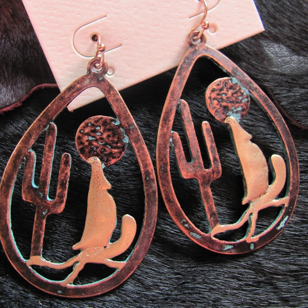 CACTUS AND HOWLING COYOTE EARRINGS BRAND NEW